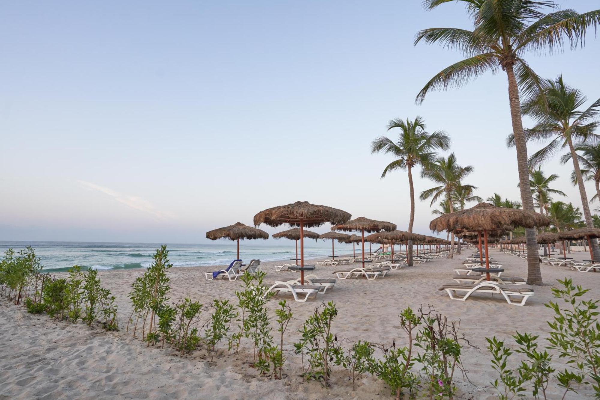 Salalah Rotana Resort Exterior photo Beach in Cabo San Lucas