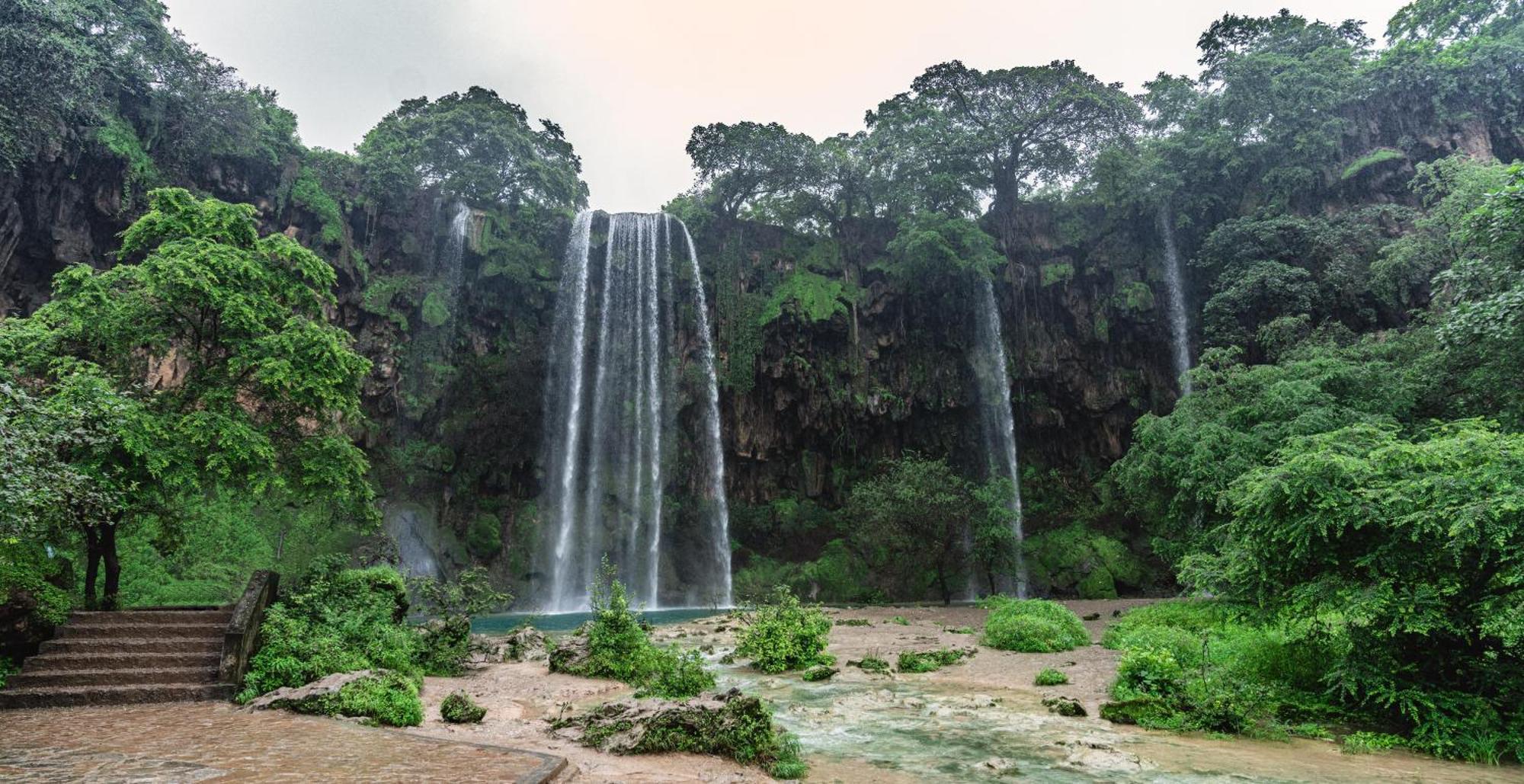 Salalah Rotana Resort Exterior photo Khe Sanh Waterfall